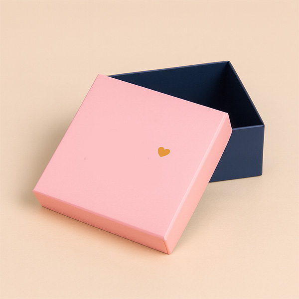 custom-printed-luxury -apparel-boxes